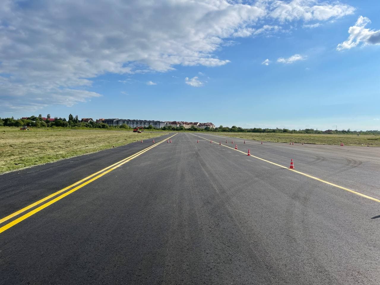 Міжнародний аеропорт "Ужгород" готується приймати літаки. Перший рейс – 2 червня (ФОТО)