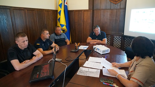 Влада Мукачева зобов’язала Укрзалізницю відремонтувати переїзди (ФОТО)