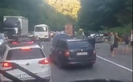Біля Кольчина на Мукачівщині зіштовхнулися 5 авто (ВІДЕО)