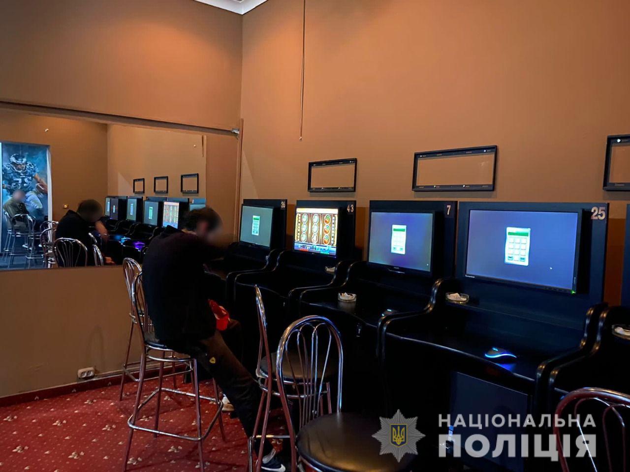 В Ужгороді, Мукачеві, Хусті та Тересві припинили діяльність 6 незаконних ігротек (ФОТО)