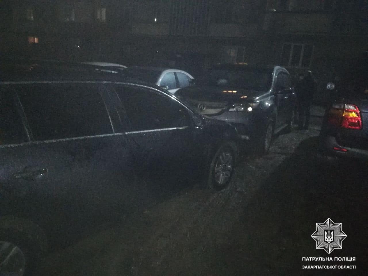 В Ужгороді оштрафували п'яного водія VW, що врізався у припарковану "Хонду" (ФОТО)