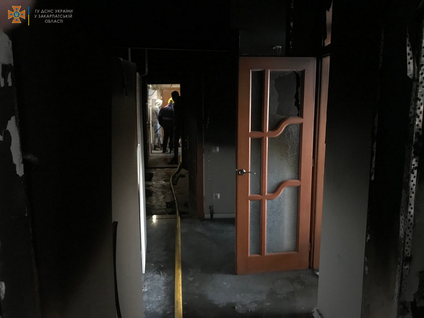 Під час гасіння пожежі у багатоповерхівці в Ужгороді евакуювали 20 людей (ФОТО)