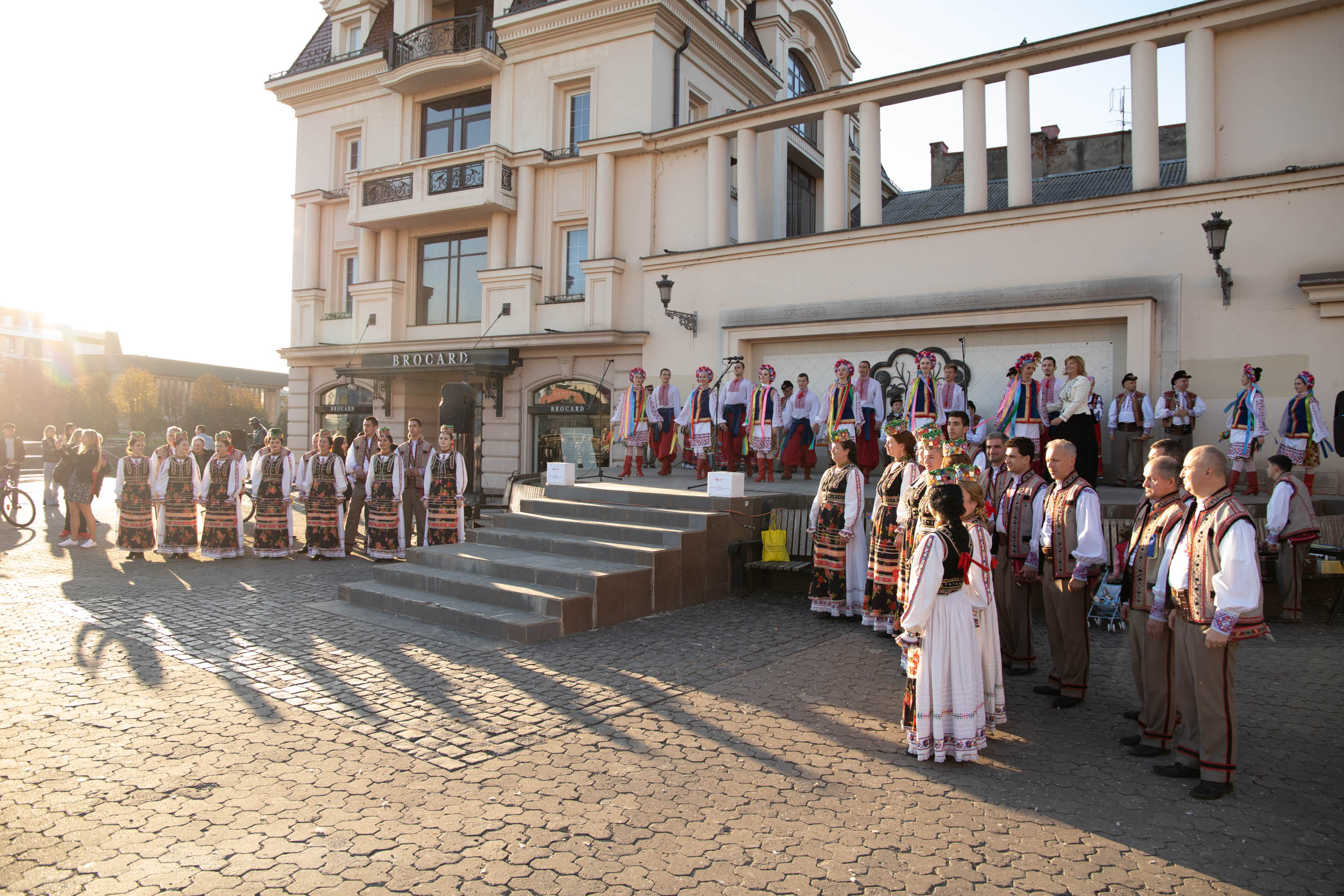 У центрі Ужгорода відбувся добродійний концерт Закарпатського народного хору (ФОТО)