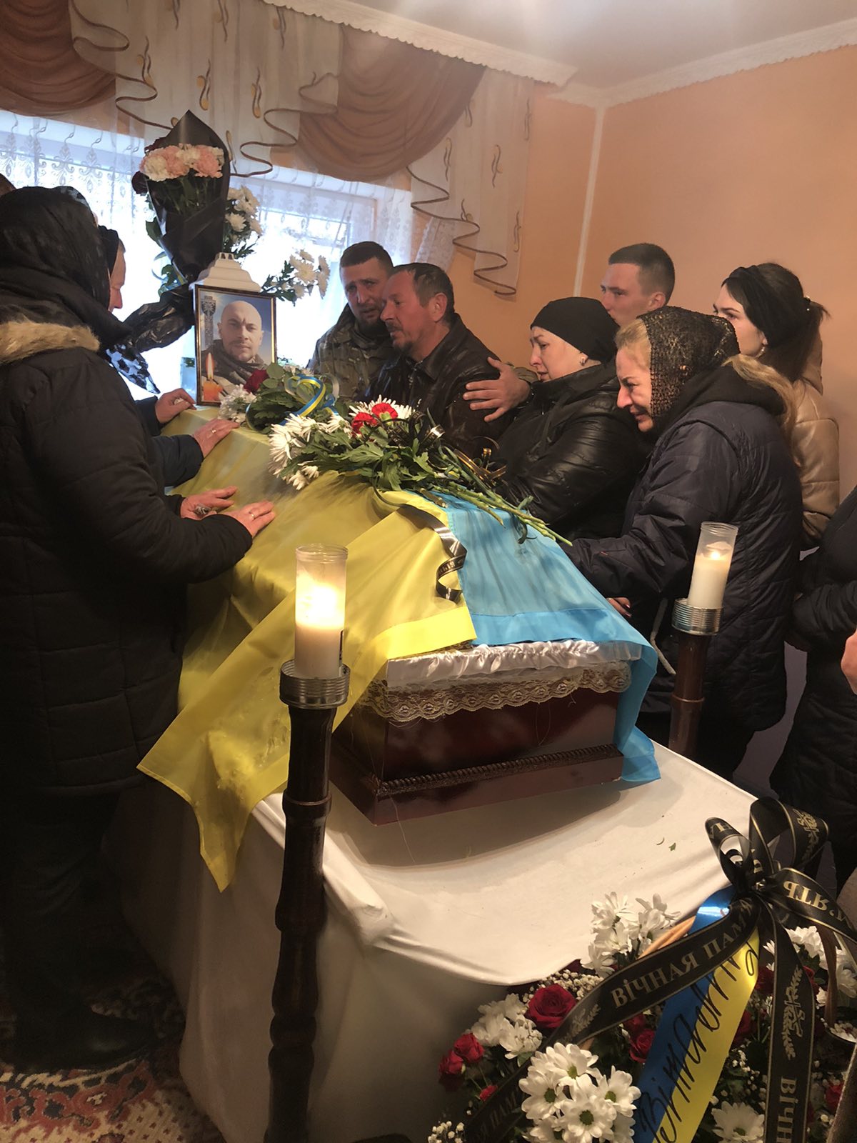 На Закарпатті провели в останню путь полеглого за Україну Героя Віталія Янчика (ФОТО)