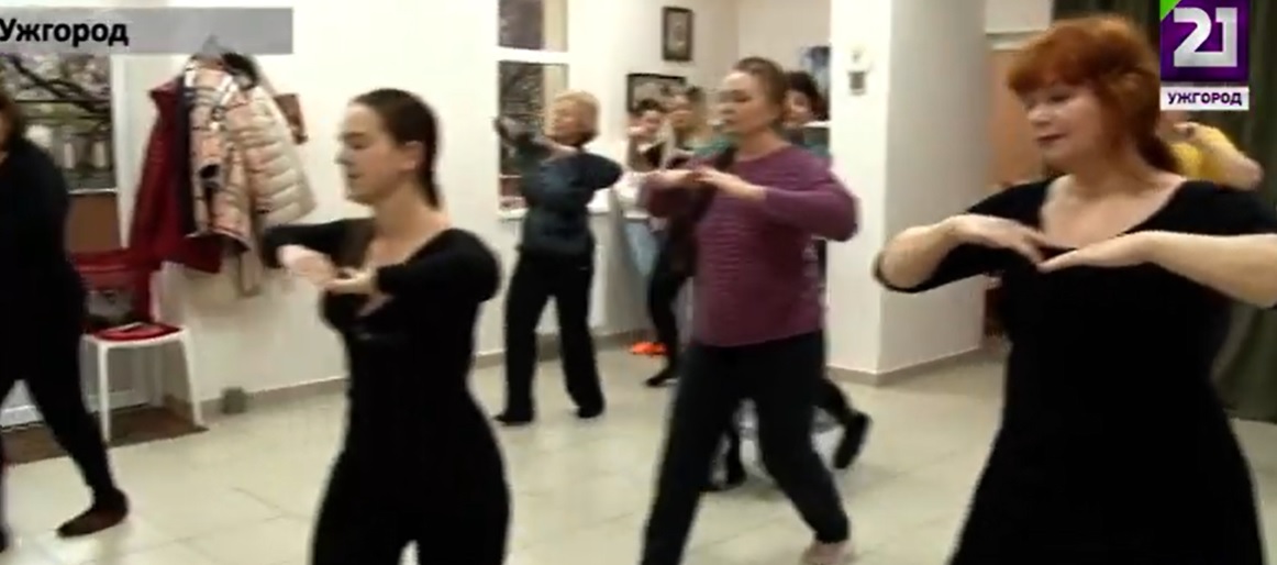 Танцювальні "па" – для тих, кому за п’ятдесят: в Ужгороді функціонує простір для людей поважного віку (ВІДЕО)