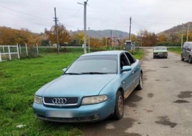 У Мукачеві, перебуваючи на іспитовому терміні, чоловік викрав авто і сховав у дворі свого товариша (ФОТО)