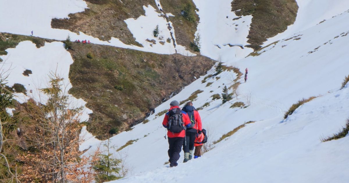 На Закарпатті рятувальники з двох областей шукають киянина, що вчора заблукав в горах