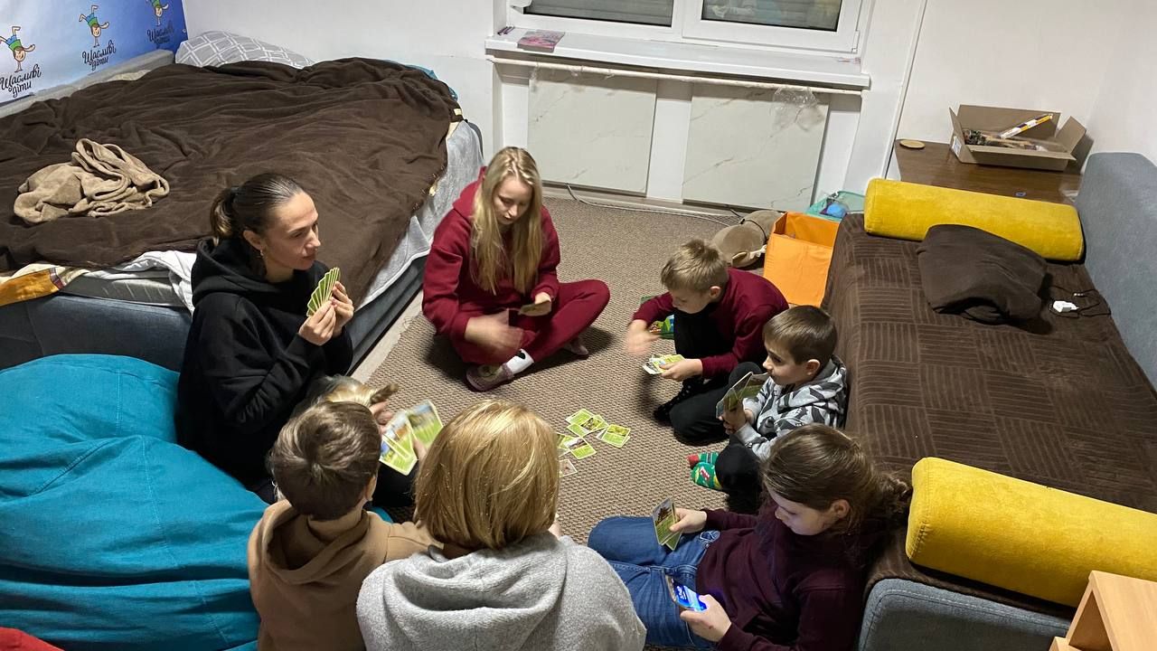 В Ужгороді "Щасливі діти" допомогли переселенцям підготуватися до зими (ФОТО)