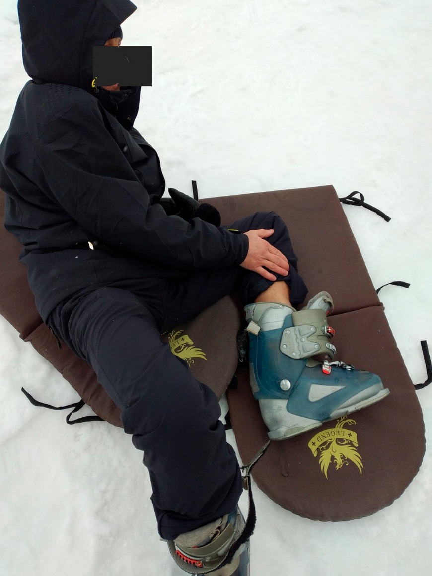 На Закарпатті фельдшерка підіймалася на вершину снігоходом, щоб врятувати травмованого лижника (ФОТО)