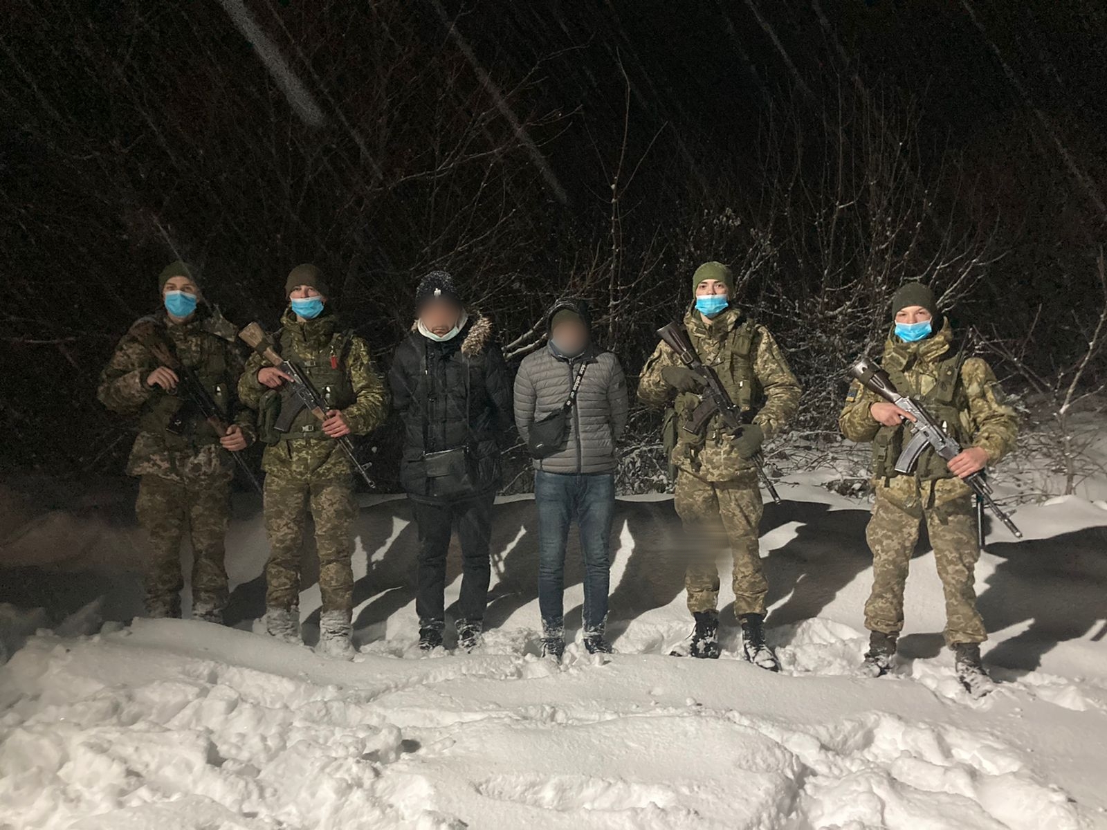 На Закарпатті затримали двох грузинів, які лісом пробиралися до Словаччини (ФОТО)