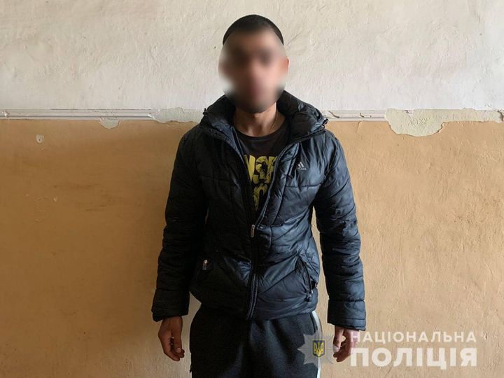 У Мукачеві розшукали раніше судимого 19-річного молодика, що серед ночі обікрав квартиру (ФОТО)