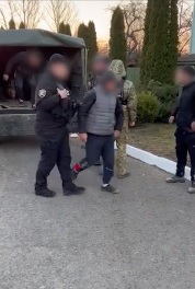 На Берегівщині затримали групу чоловіків, які намагалися незаконно перетнути кордон з Угорщиною (ВІДЕО)