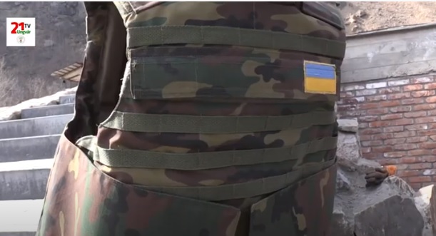 Бронежилети для українських воїнів почали виготовляти на Закарпатті (ВІДЕО)