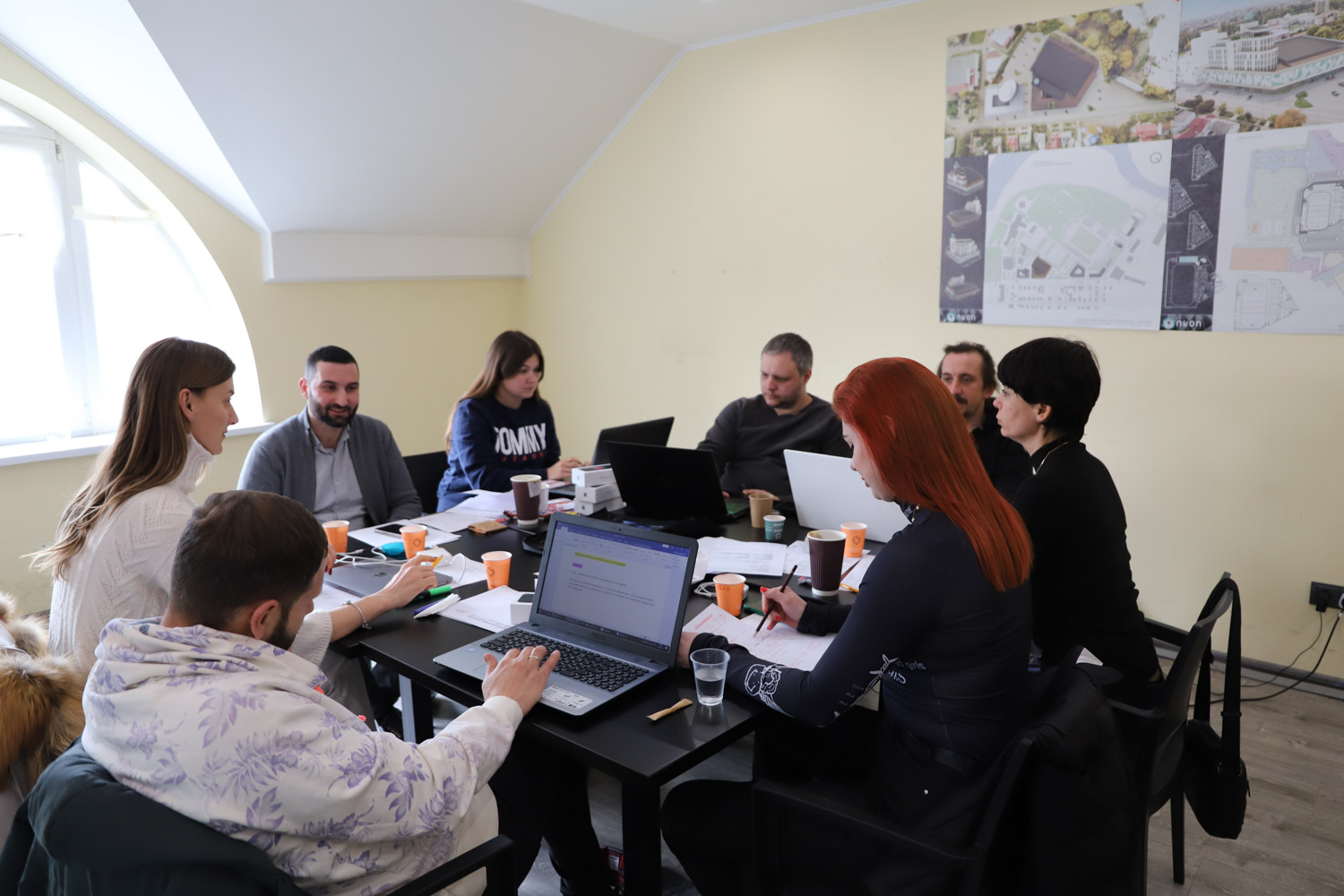 Ужгородська міська рада створила цілодобовий колцентр для вирішення всіх питань щодо вантажів гуманітарної допомоги