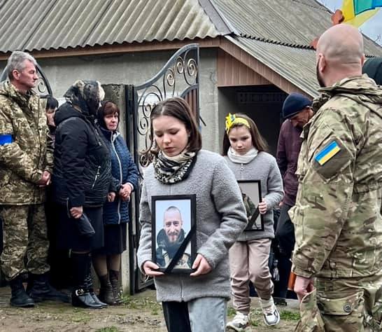 На Закарпатті прощалися з Іваном Антоликом, який віддав життя за Україну (ФОТО)