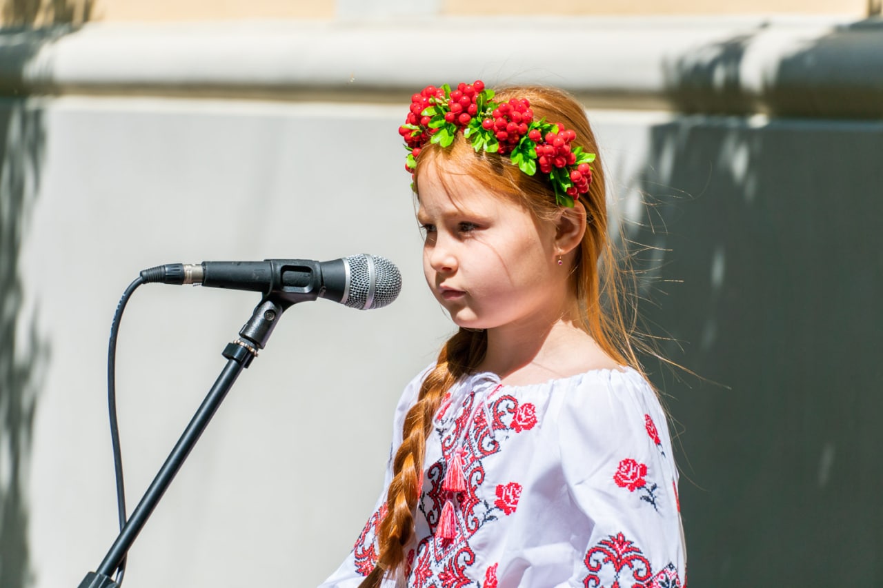 Традиційний концерт вихованців музичної школи імені Чайковського до Дня матері відбувся  в Ужгороді (ФОТО)