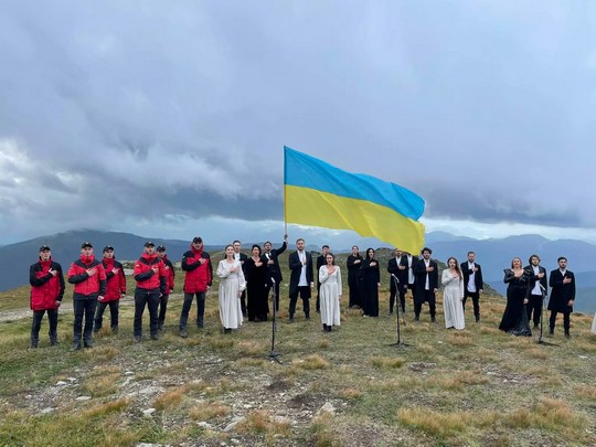 На горі Піп Іван зіграли перформативну виставу "Бій за Україну" (ВІДЕО)