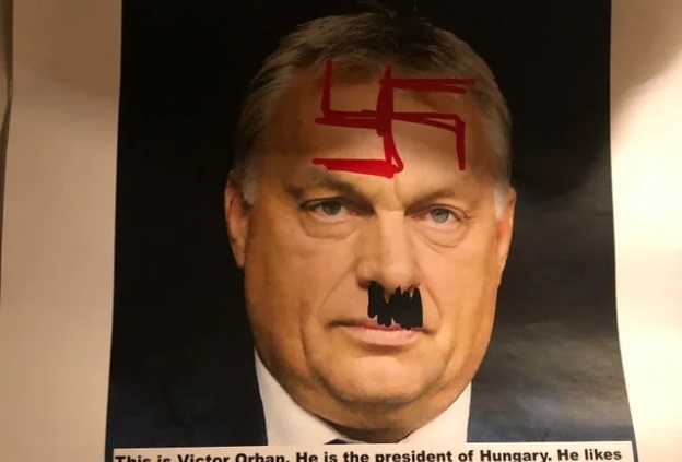 У Таллінні розклеїли листівки з орбаном в образі Гітлера (ФОТО)