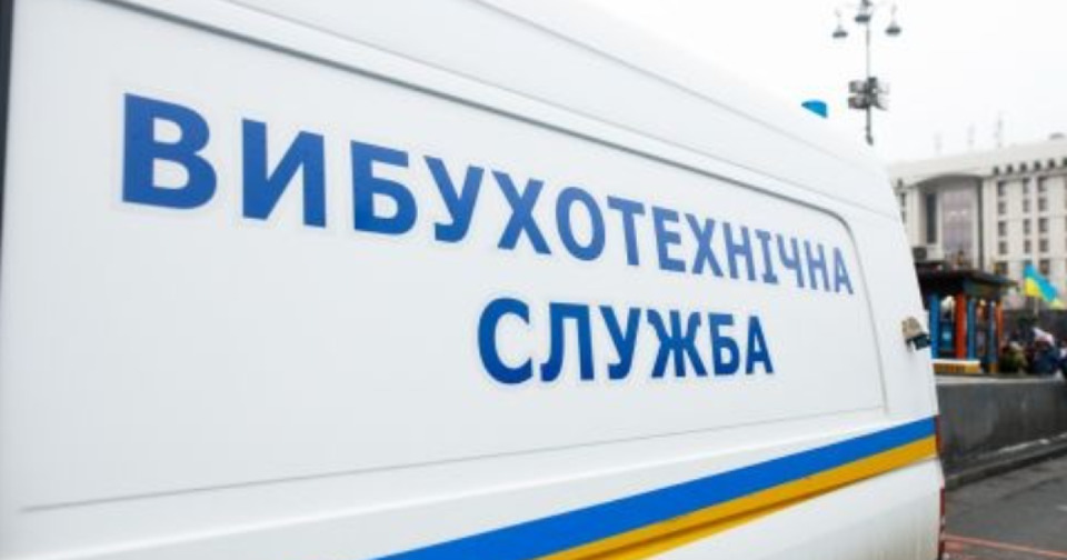 Кілька шкіл в Ужгороді проводять евакуацію учнів через повідомлення про замінування 