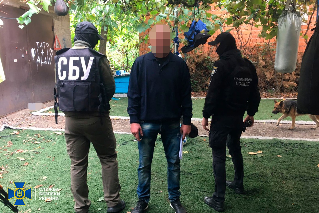 На Закарпатті на зберіганні зброї для криміналітету викрили уродженця Дагестану (ФОТО)