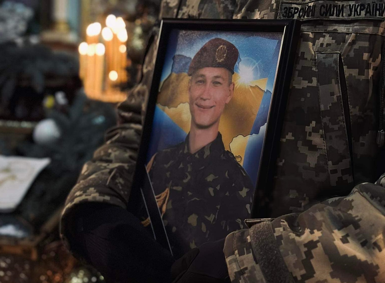 У Мукачеві попрощалися із полеглим на війні Героєм Дмитром Савченком (ФОТО)
