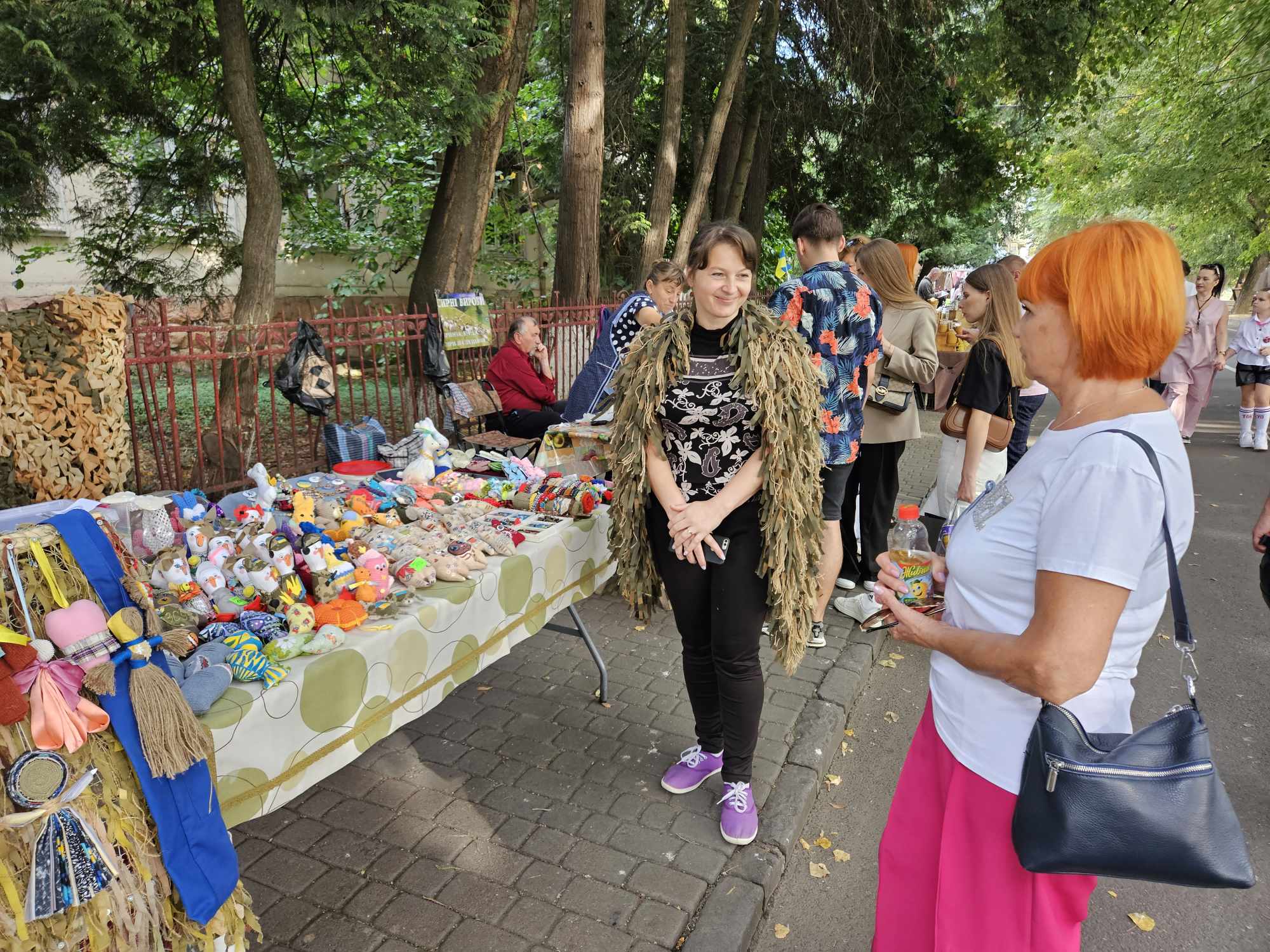 В Ужгороді волонтери на ярмарку збирають гроші на ремонт військових авто (ФОТО)