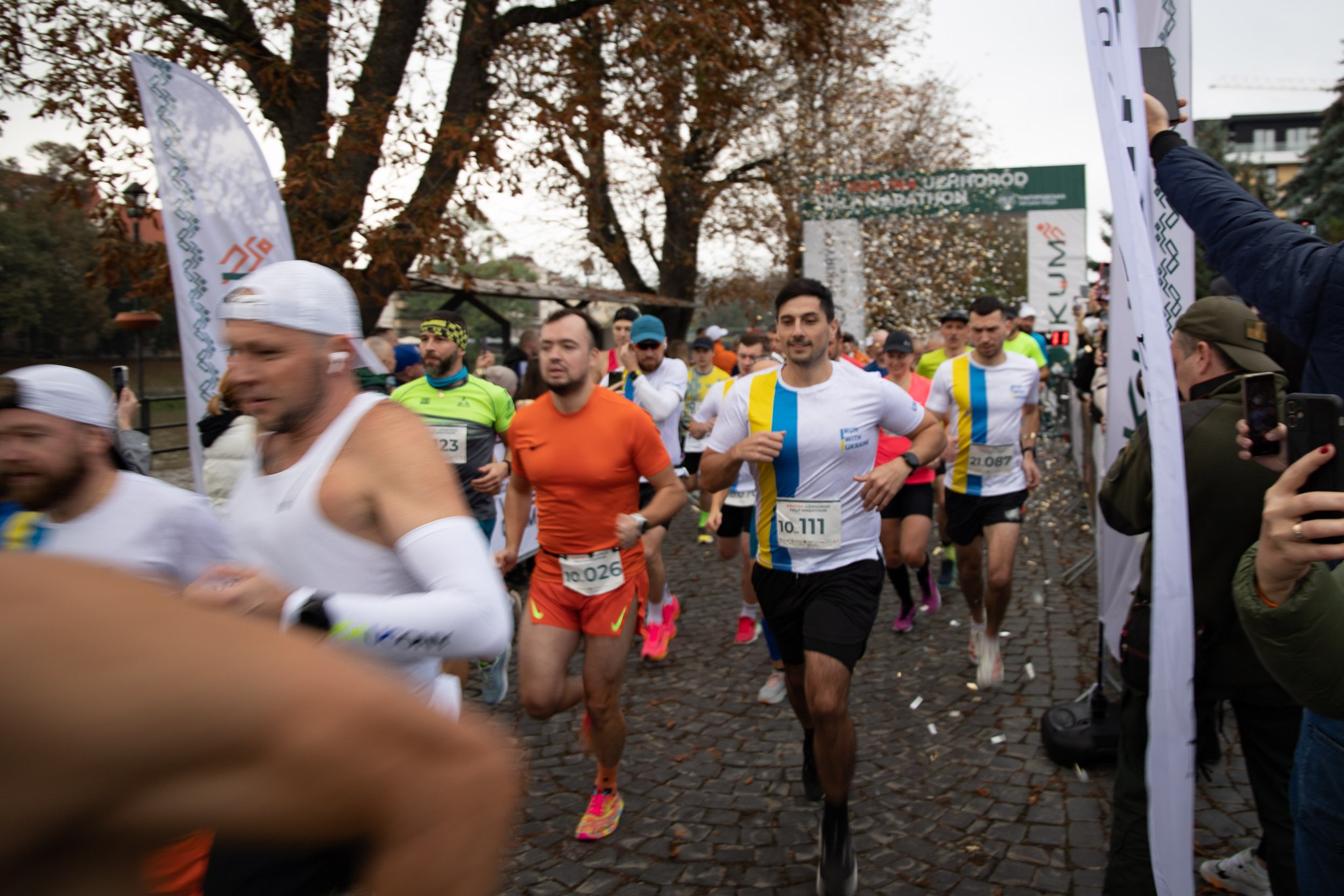 Перший благодійний Krayna Uzhhorod Half Marathon зібрав понад 316 тис. грн гривень на підтримку ЗСУ (ФОТО)