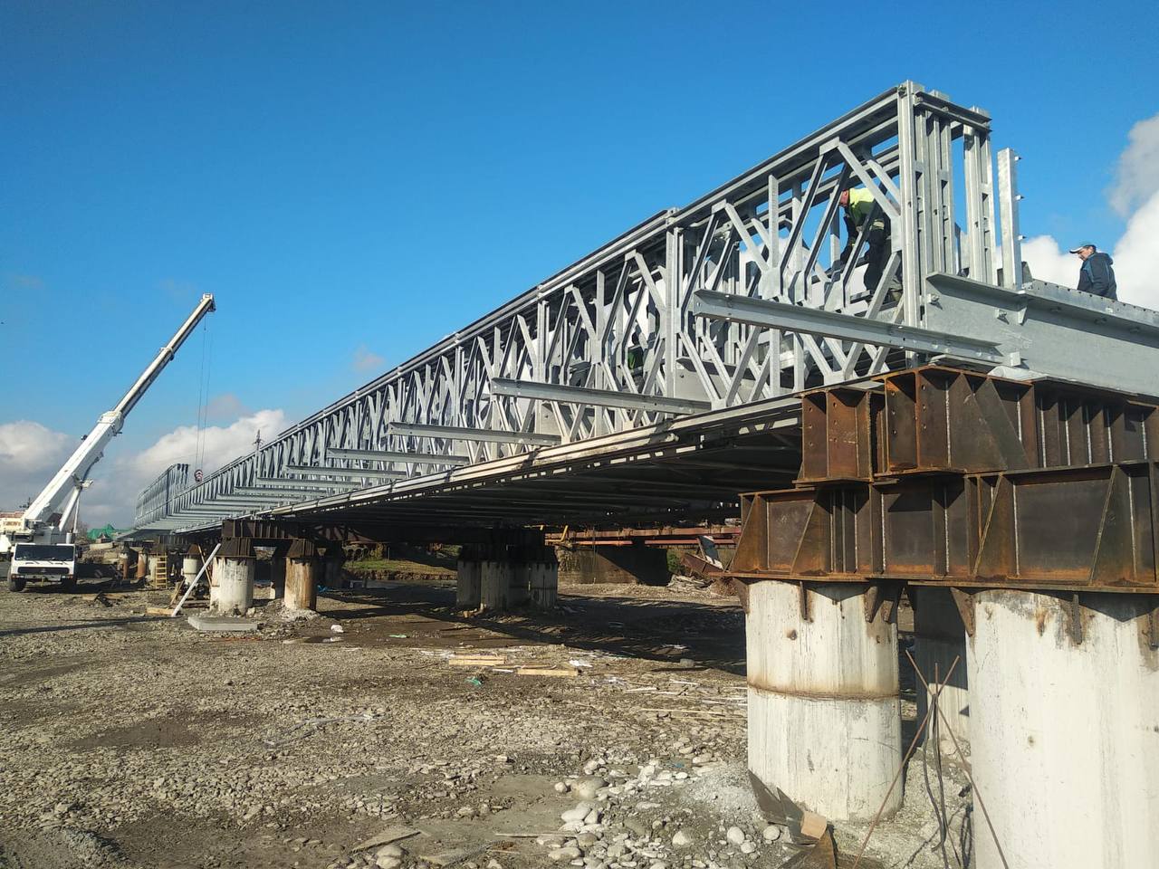 Спорудження тимчасового модульного мосту через Тересву не буде завершено у визначені строки – Микита