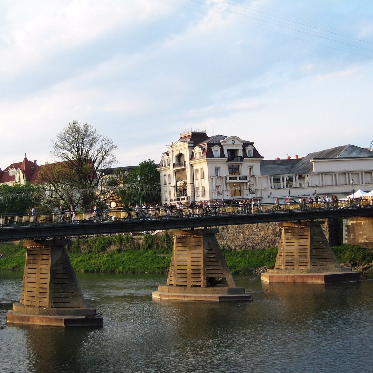 Ужгородська міськрада відмовилася від проведення капітального ремонту пішохідного мосту