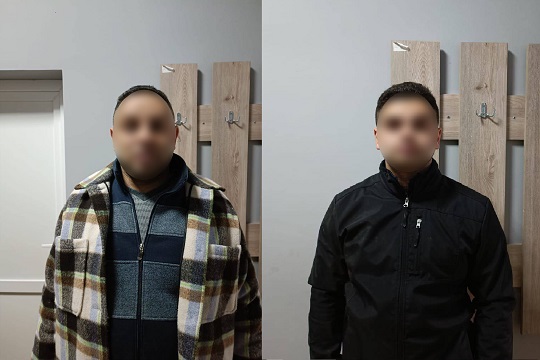 У Мукачеві затримали молодика та його батька, які накинулися на патрульних (ФОТО)