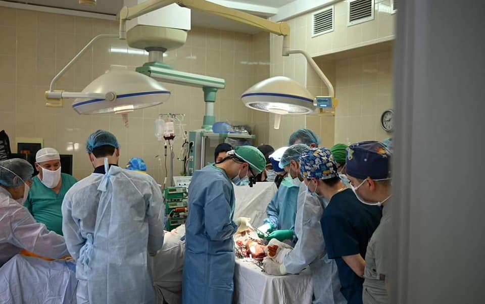Українські та американські хірурги провели на Закарпатті унікальні операції (ФОТО)