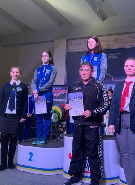 6 закарпатців повернулися з Чемпіонату України з класичного жиму лежачи з "комплектом" медалей (ФОТО)