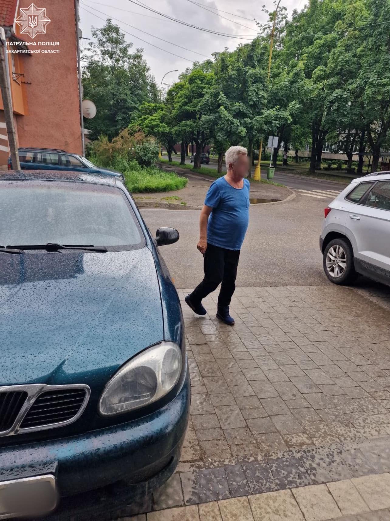 В Ужгороді люди повідомили в поліцію про п'янючого водія, який керував автівкою (ФОТО)
