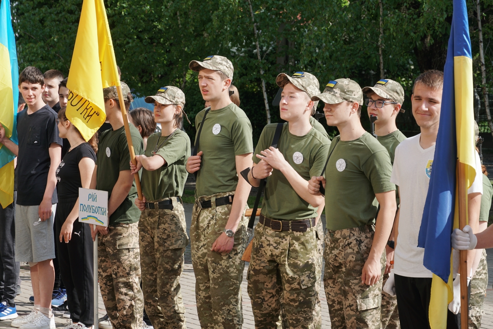 Учні ужгородських шкіл змагалися у дитячо-юнацькій військово-патріотичній грі "Сокіл" ("Джура") (ФОТО)