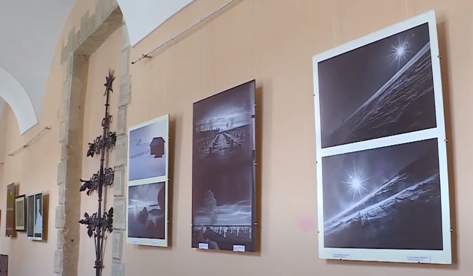 Виставку світлин словацьких фотохудожників із Кошиць вiдкрили в Ужгородському замку (ВІДЕО)