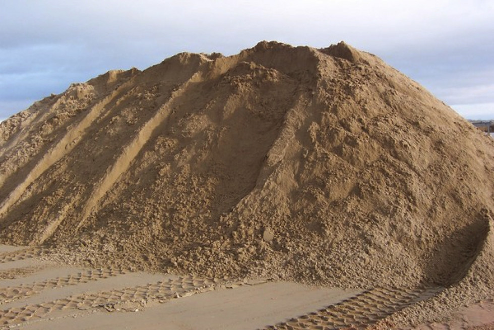 Мукачівські освітяни переплатять за пісок та щебінь, якого накупили на 223 тисячі