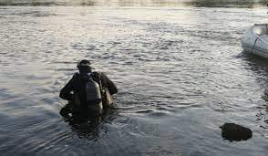 В Ужгороді шукають тіло чоловіка, що пірнув на кар'єрі у воду і зник