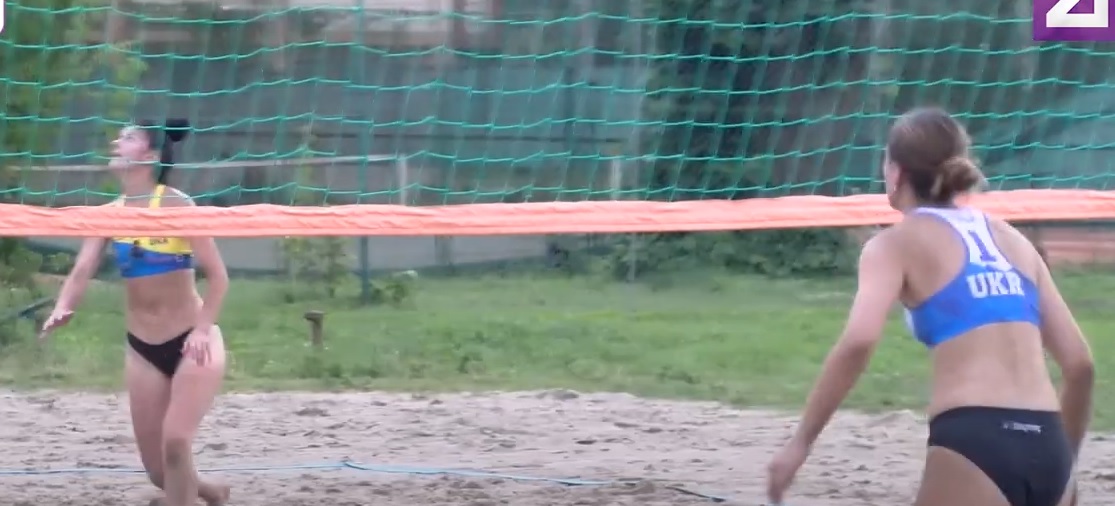 В Ужгороді визначили переможці жіночого турніру з пляжного волейболу (ВІДЕО)