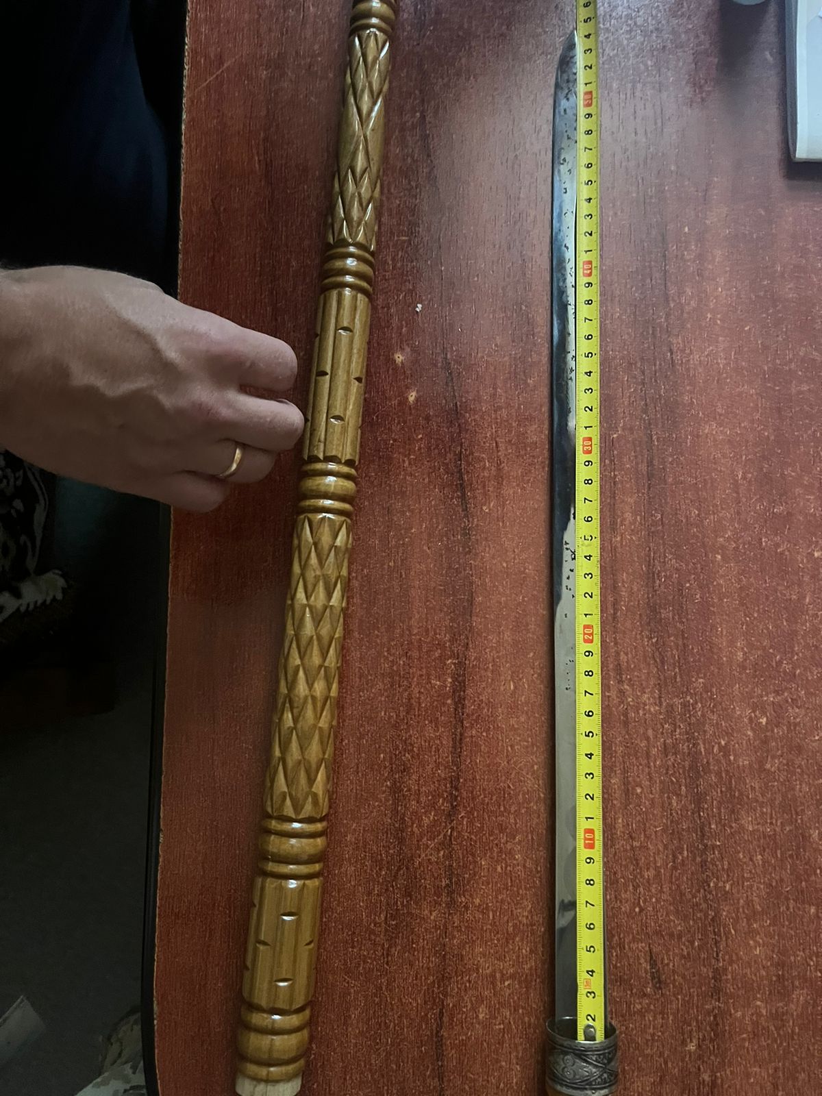Тростину з 35-сантиметровим клинком вилучили на кордоні на Закарпатті у мешканця Дніпропетровщини (ФОТО)