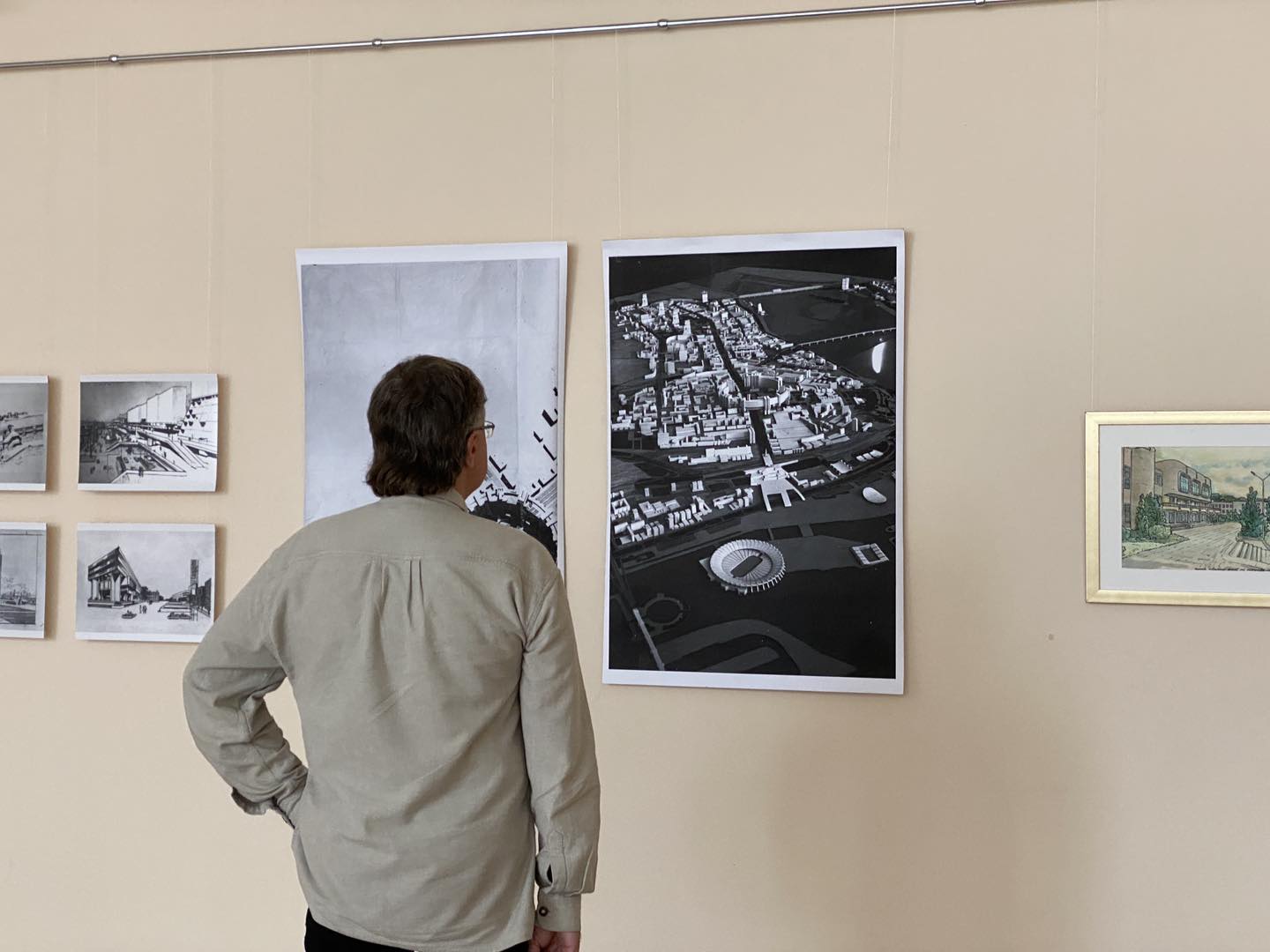 В Ужгороді відкрили виставку "У пошуках ідеального поселення: світлини, графіка, інсталяція" (ФОТО)