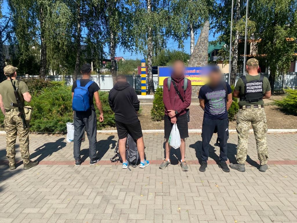 11 чоловіків призовного віку намагались минулої доби на Закарпатті незаконно потрапити до Румунії (ФОТО)