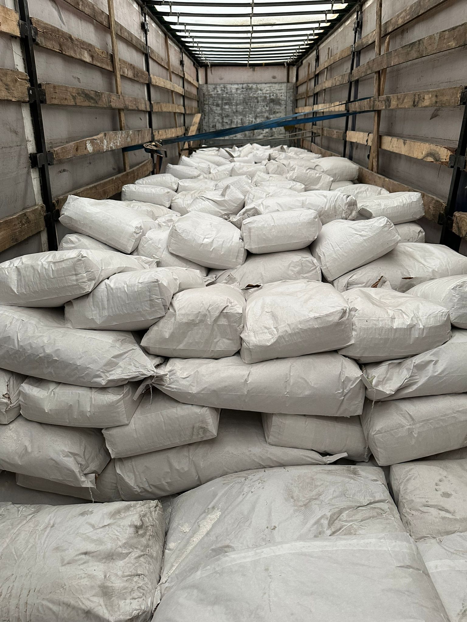 На Закарпатті на митниці вилучено 115 тонн борошна, яке експортували з "липовими" документами (ФОТО)
