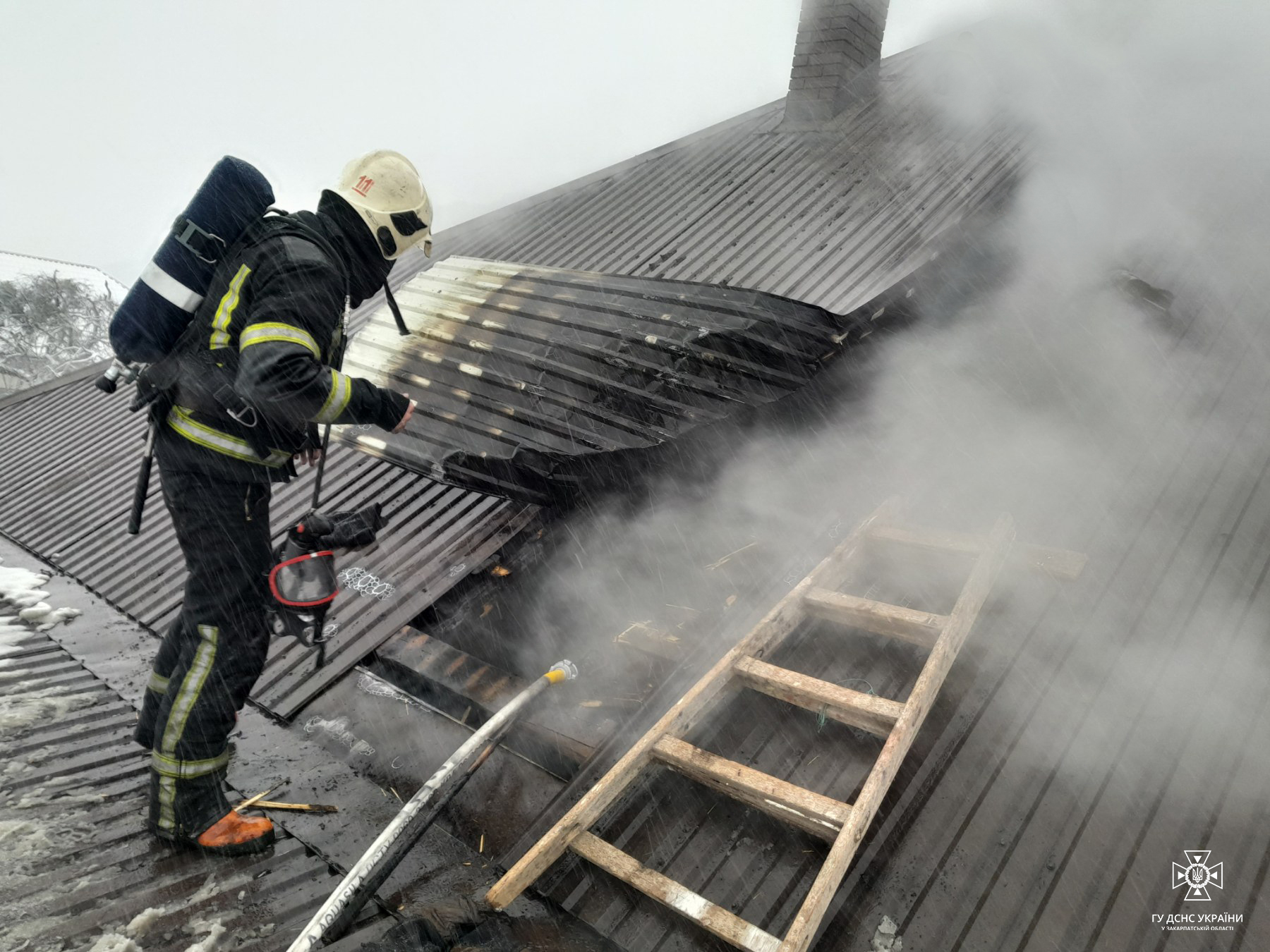 У Чинадійові через нечищений комин загорівся будинок (ФОТО)