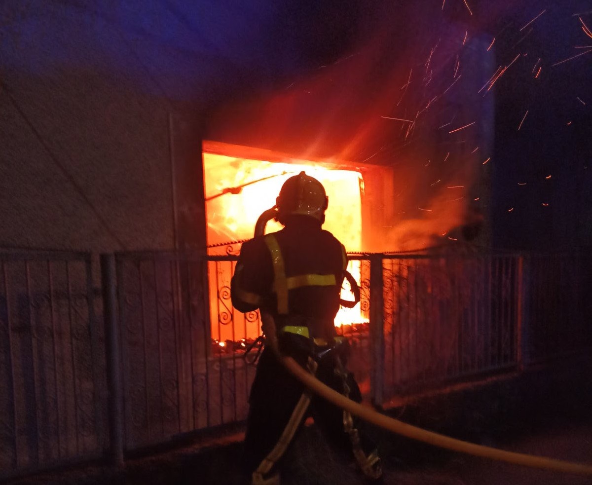У Мукачеві через залишеною ввімкненою електроплитку у вогні ледь не загинув господар будинку (ФОТО)