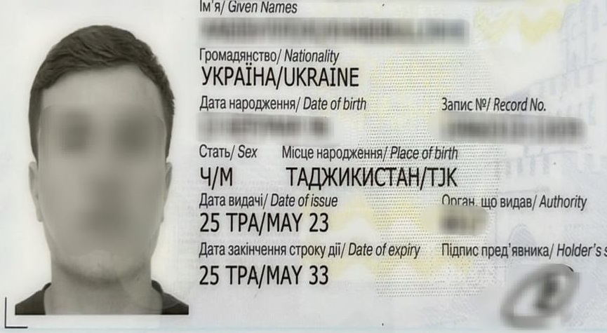 У ПП "Ужгород" українець хотів виїхати за кордон за підробленими документами "багатодітного" і "багатодружинного" "таджика" (ФОТО)