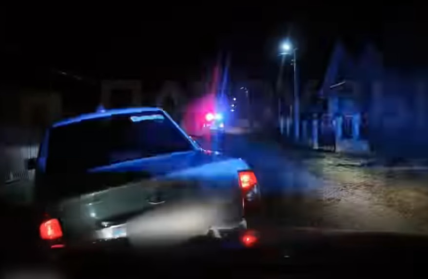 Біля Мукачева "безправний" і п'яний водій тікав від патрульних та наїхав на поліцейське авто (ВІДЕО)