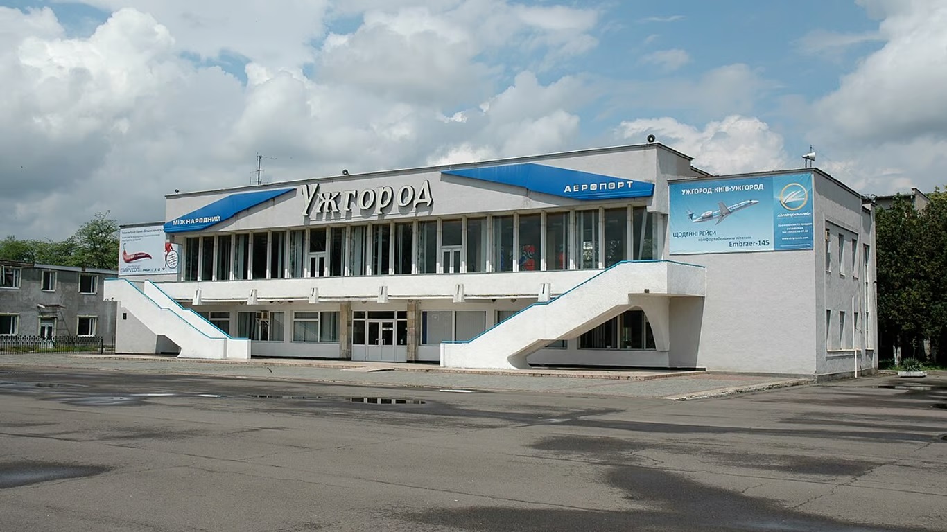 Щоби відкрити аеропорт в Ужгороді треба сотні мільйонів доларів, які потрібні для армії – нардеп