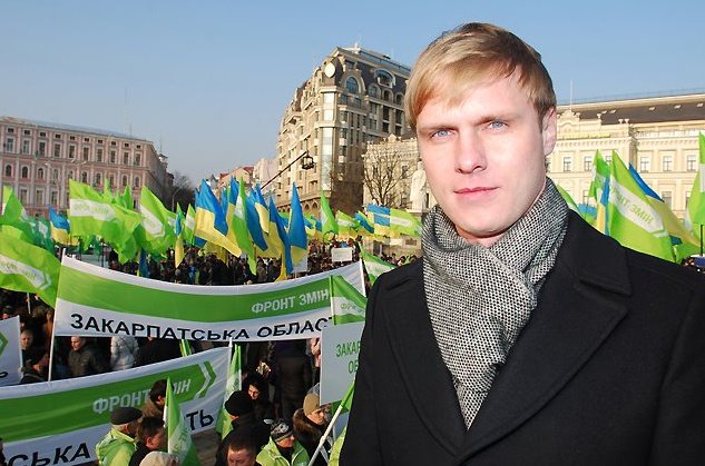 300 закарпатців взяли участь у мітингу на Михайлівській площі Києва “Україна проти Януковича”