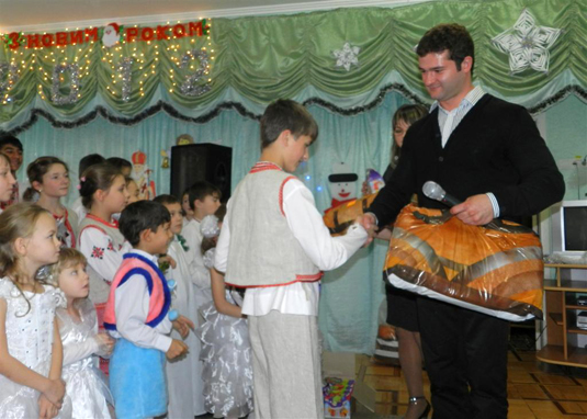 На Закарпатті 193 тисячі дітей сьогодні отримали подарунки від Єдиного Центру (ФОТО)