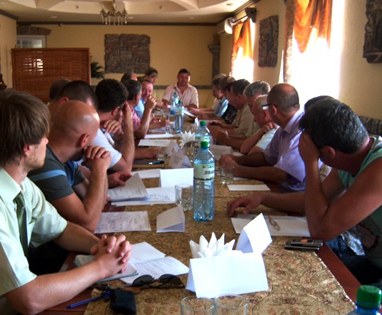 Члени наради Закарпатського обласного виборчого штабу Союзу патріотичних сил «Наша Україна»